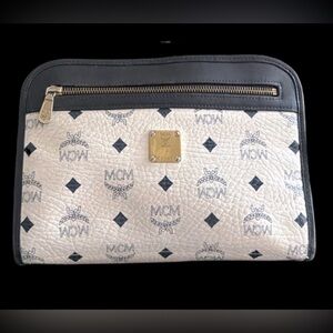 MCM VINTAGE CLUTCH BLUE AND WHITE. TOP AND FRONT ZIPPER. PRISTINE CONDITION